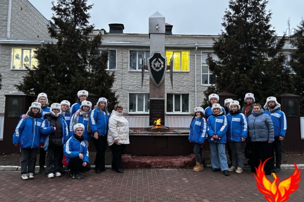 В рамках патриотической акции «Снежный Десант. Десант Победы» бойцы отряда снежного десанта «Феникс» посетили памятные места Комаричского района и краеведческий музей