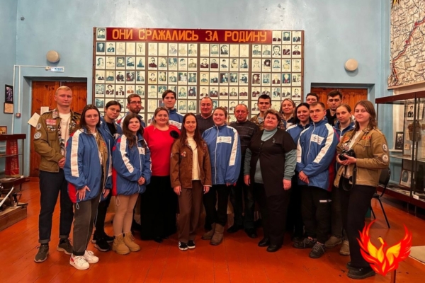 В Комаричском краеведческом музея состоялась патриотическая встреча бойцов отряда снежного десанта «Феникс» с ветеранами боевых действий разных лет