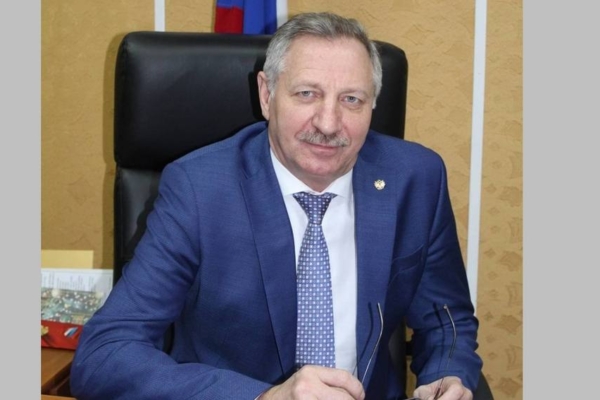 Губернатор Александр Богомаз поздравил главу Стародубского округа с медалью «За отвагу на пожаре»