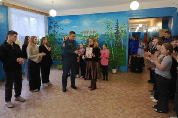 Советник директора Комаричской общеобразовательной школы № 1 С.Н. Черняева стала победителем V Международного открытого конкурса вокального искусства «Наш безопасный мир. Голос безопасности»