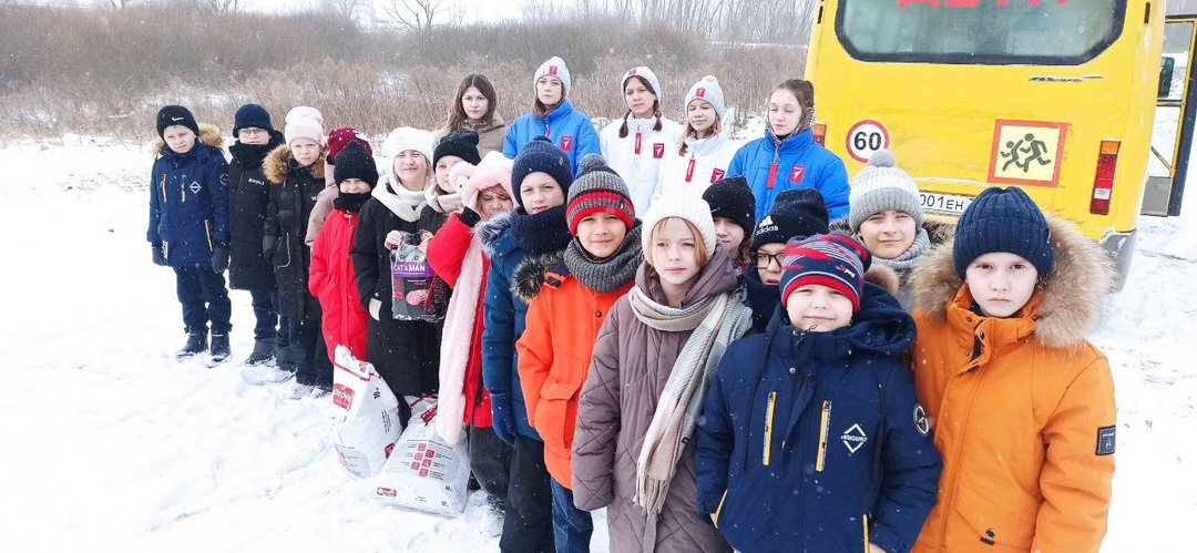 Комаричские «Орлята» посетили приют для животных