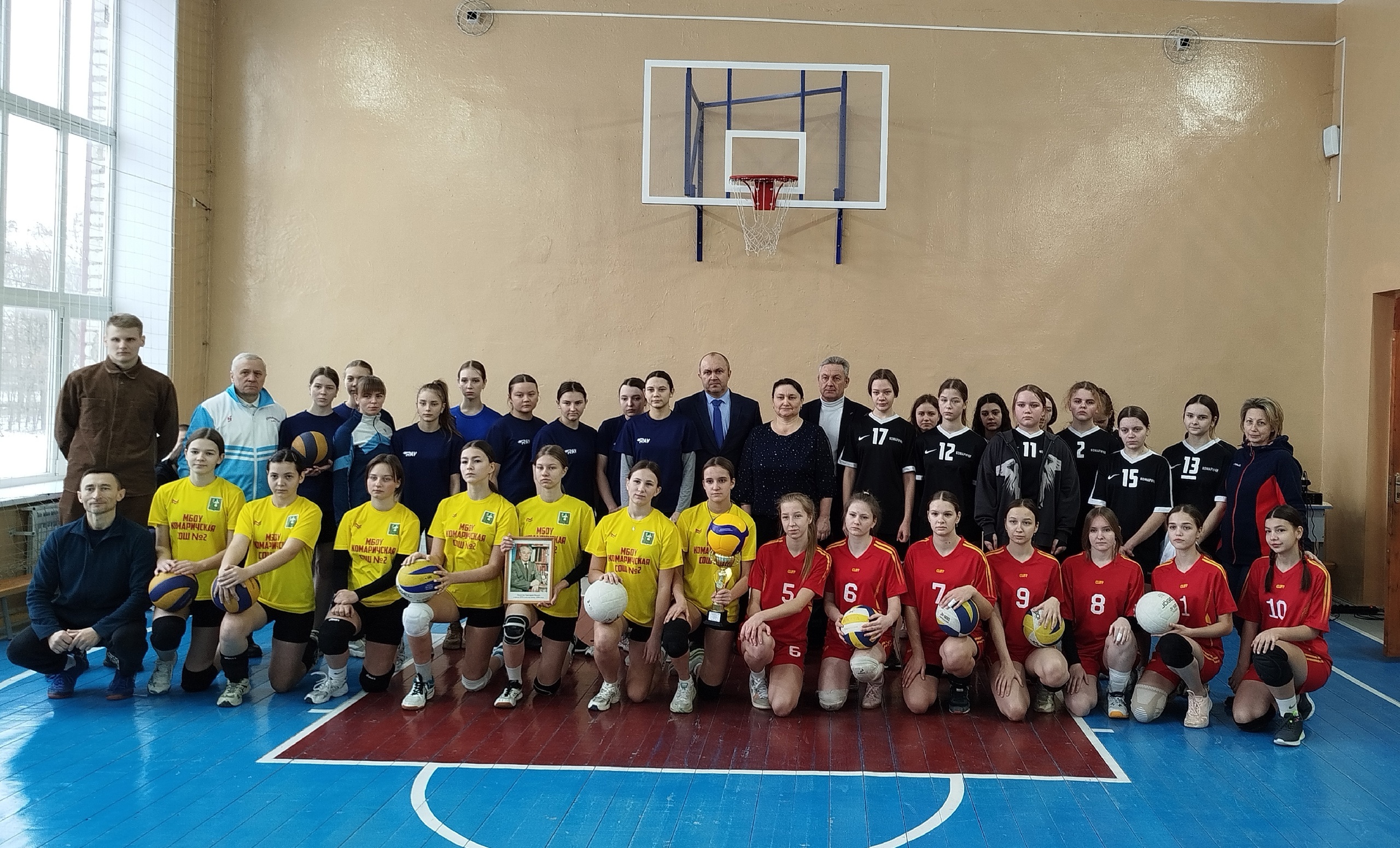 На базе МБОУ Комаричской СОШ №2 прошёл районный турнир по волейболу, посвящённый памяти  Григория Ильича Калугина