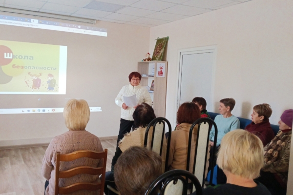 В комплексном центре социального обслуживания населения Комаричского района состоялось очередное занятие в рамках проекта «Школа безопасности» для пожилых граждан