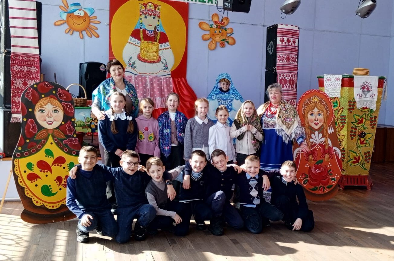 В Комаричском доме культуры учащиеся КСОШ № 2 играми и забавами отпраздновали Сырную седмицу