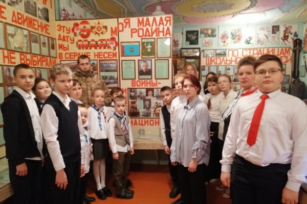 В Луганской школе Комаричского района состоялось торжественное собрание, посвященное Году защитника Отечества