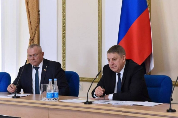 Губернатор Брянской области Александр Богомаз провел совещание с руководителями строительных организаций