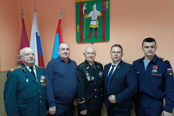 Делегация Комаричского района примет участие в официальной церемонии, посвященной Дню защитника Отечества