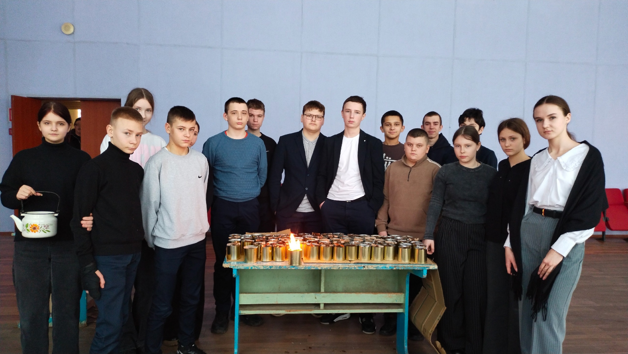 Учащиеся 8 класса Лопандинской СОШ приняли участие в мастер-классе по изготовлению блиндажных свечей