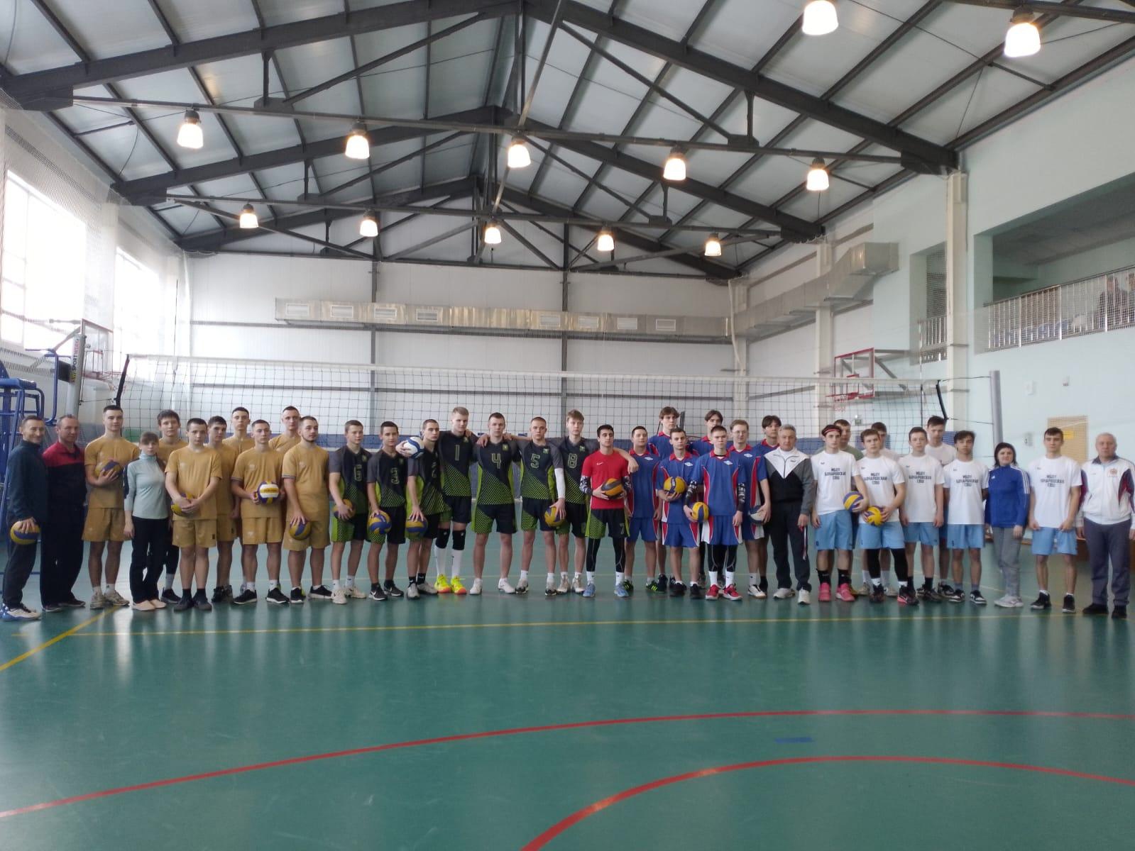 В Комаричском районе состоялось первенство по волейболу среди юношеских команд