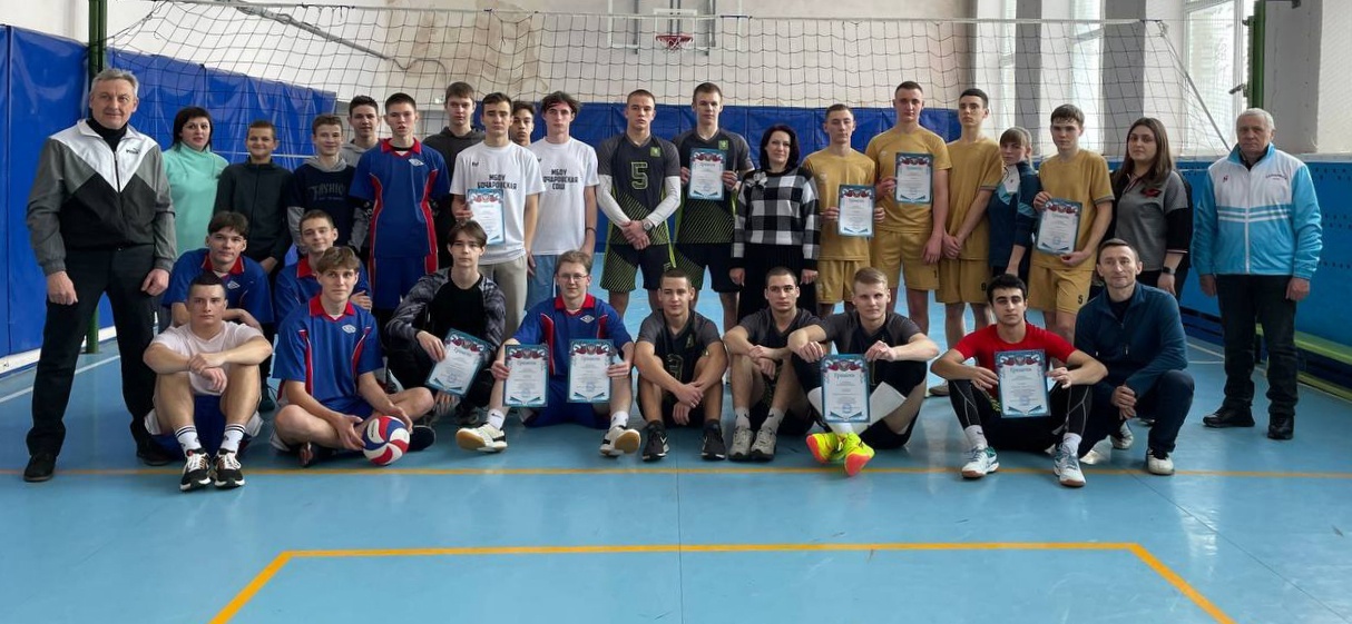 В Лопандинской школе Комаричского района состоялся традиционный волейбольный турнир, посвящённый памяти выпускника А. Губина.