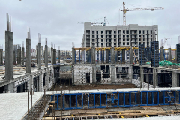 В Брянске продолжается строительство школы по улице Амосова