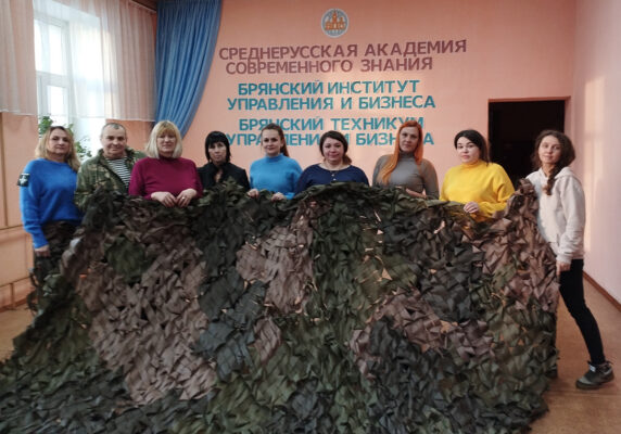 Тепло своих сердец в сети для бойцов СВО вкладываютновозыбчанки