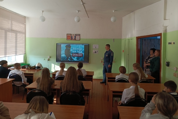 В Комаричской средней школе №1 провели урок по основам безопасности жизнедеятельности «Осторожно! Тонкий лед!»