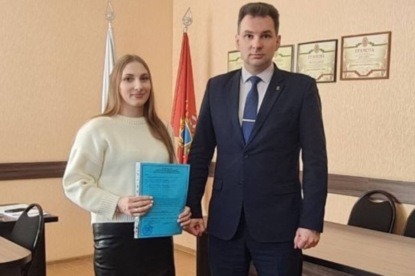 В Суземке молодая семья получила жилищный сертификат