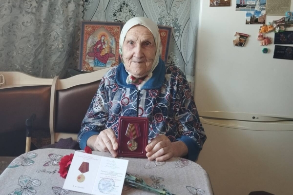 В Комаричском районе вручили юбилейные медали в честь 80-летия Победы