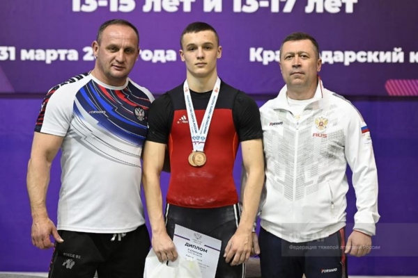 Брянский спортсмен Николай Ратниекс завоевал бронзу Первенства России по тяжёлой атлетике