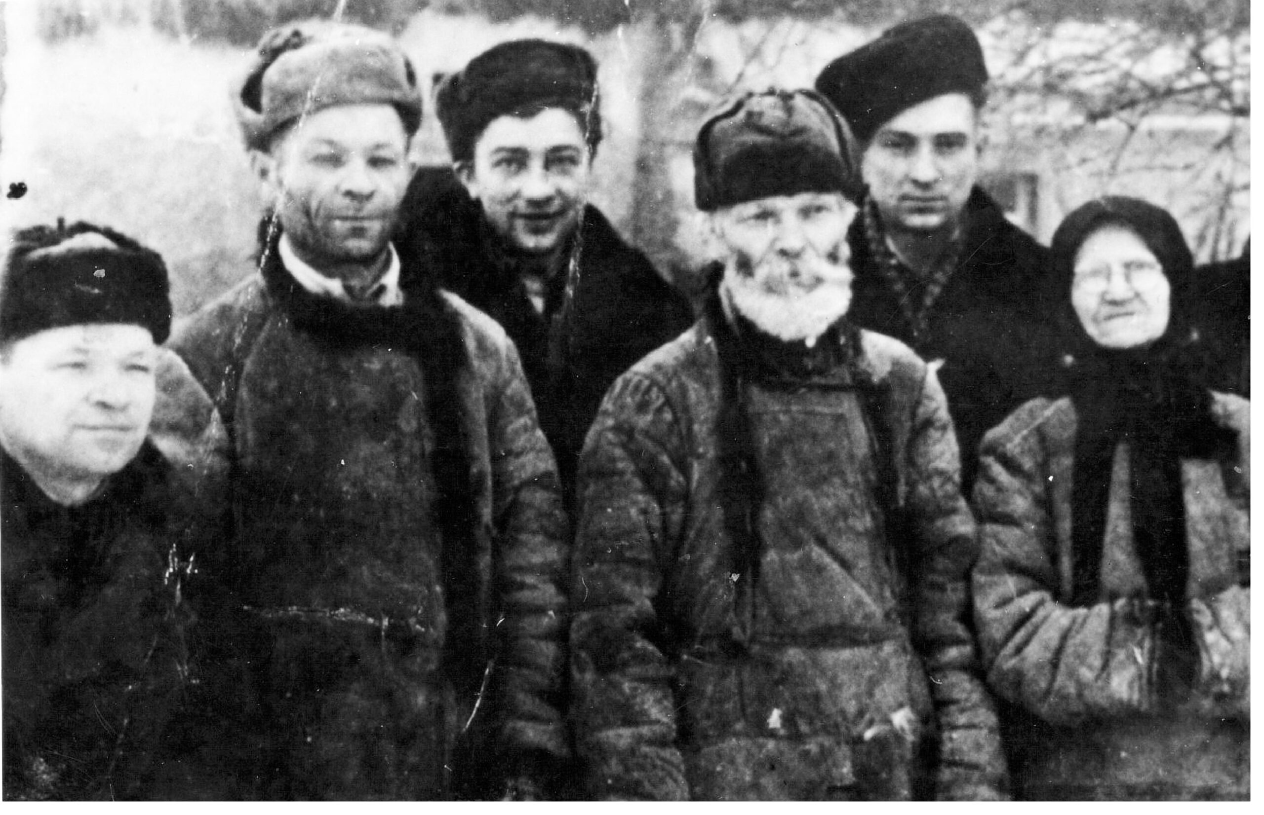 Нет в России семьи такой, где б не памятен был свой герой