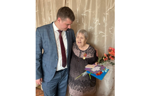 Климовским ветеранам вручили медали к 80-летию Победы в Великой Отечественной войне