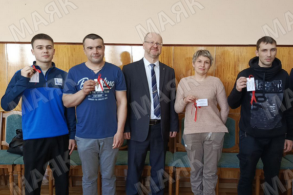 Новозыбковским сиротам вручили ключи от новых квартир