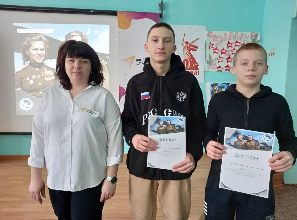 В Комаричском механико-технологическом техникуме провели познавательный квест «Женские лица войны»