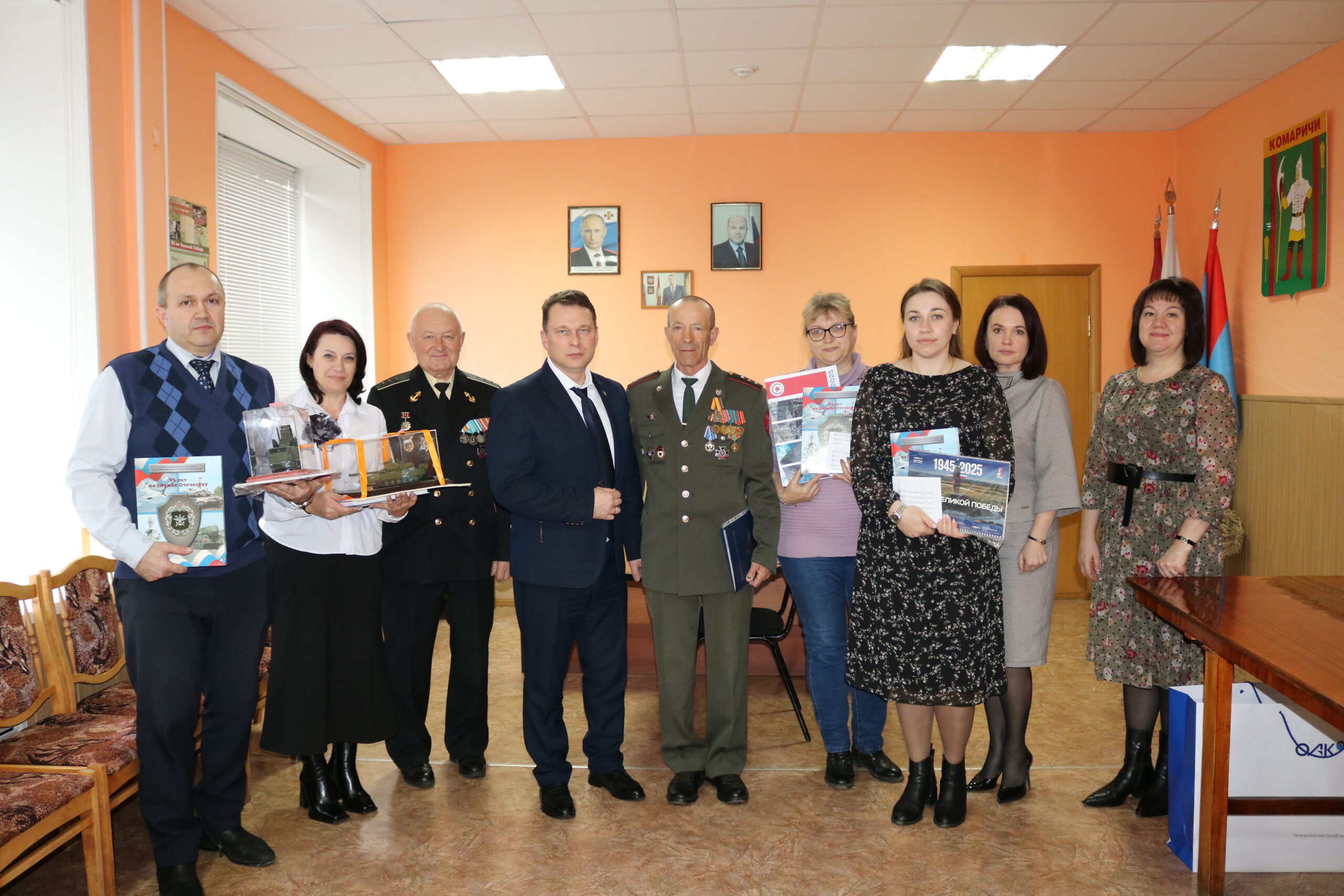 Житель поселка Комаричи удостоен награды Минобороны РФ