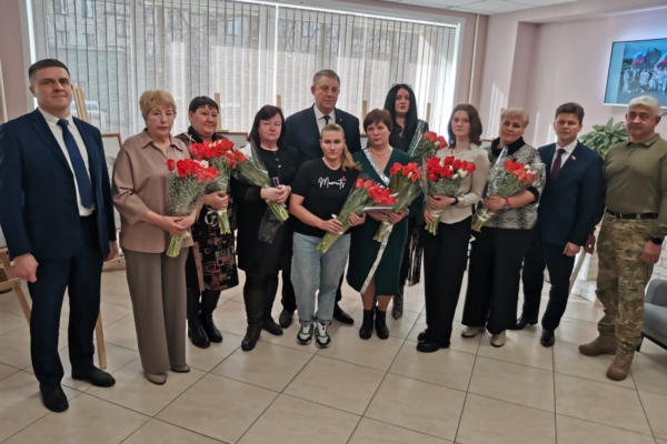 Александр Богомаз встретился с матерями и женами участников СВО