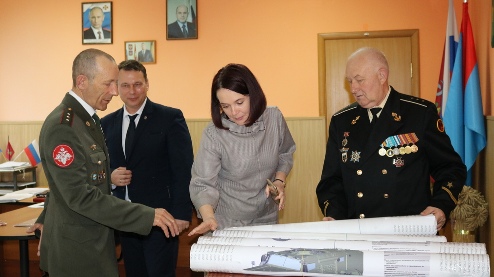 В школы Комаричского района передали наглядные пособия от Минобороны РФ