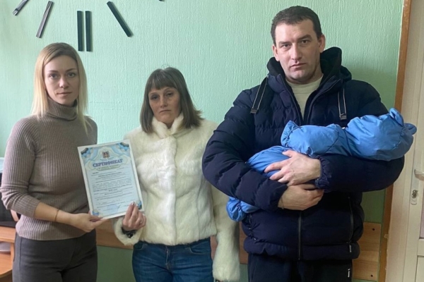 В отделе соцзащиты населения Комаричского района состоялась церемония вручения областных сертификатов