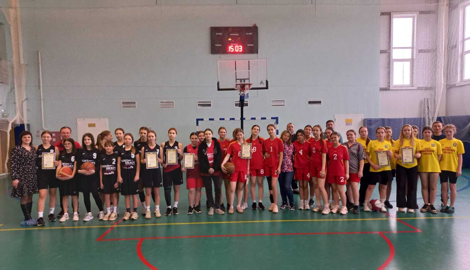 В Комаричском ФОКе им. Е.П. Синяева прошли районные соревнования по баскетболу среди девушек