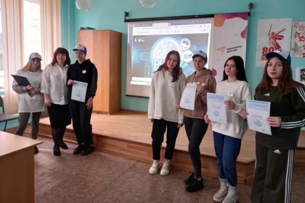 В Комаричском механико-технологическом техникуме провели интеллектуальную игру «За кулисами»