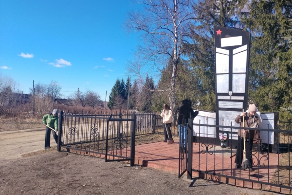 В Комаричском районе проходит масштабная кампания по благоустройству памятников, мемориальных мест и воинских захоронений