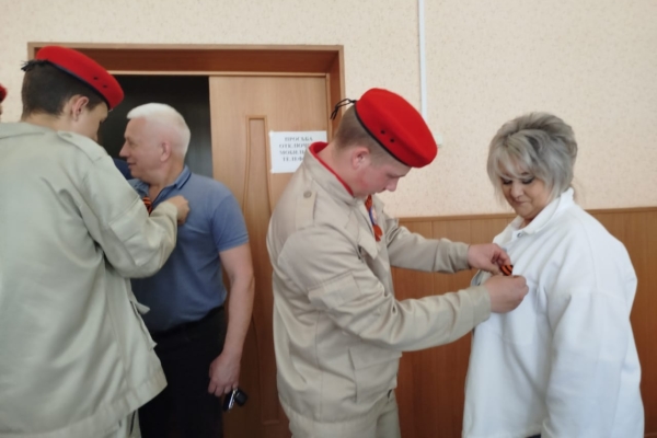 Комаричские депутаты присоединились к акции «Георгиевская ленточка»