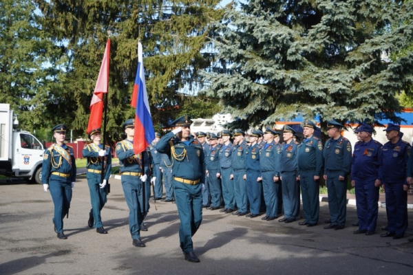 Александр Богомаз поздравил сотрудников и ветеранов Главного управления МЧС России по Брянской области с Днем пожарной охраны России!