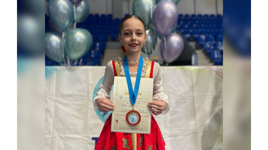 Золото на Всероссийских соревнованиях завоевала  юная брянская фигуристка Ангелина Чижикова