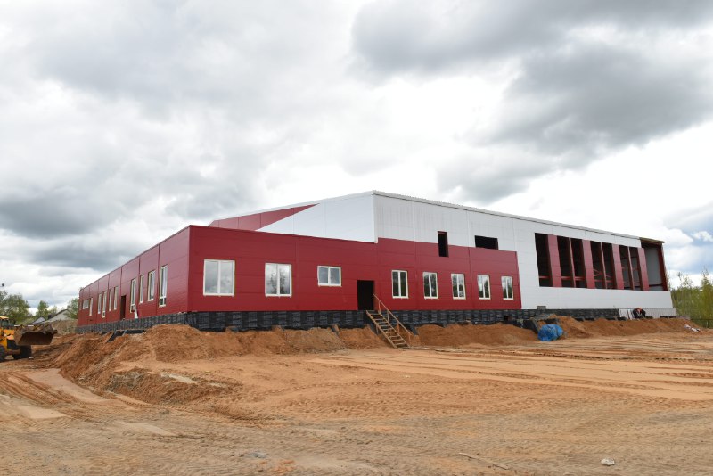 В Клетне за счёт средств областного бюджета ведётся строительство одного из десяти спортивно-оздоровительных комплексов с бассейном