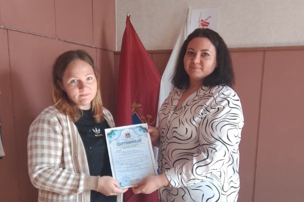 В отделе социальной защиты населения Комаричского района вручили сертификаты на областной материнский капитал