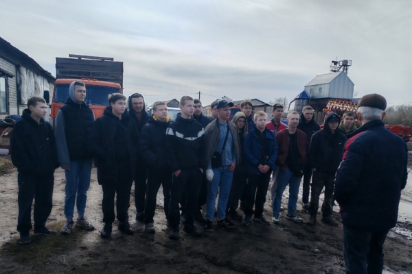 Студенты Комаричского механико-технологического техникума побывали на экскурсии в крестьянско-фермерском хозяйстве Шохин С.В.