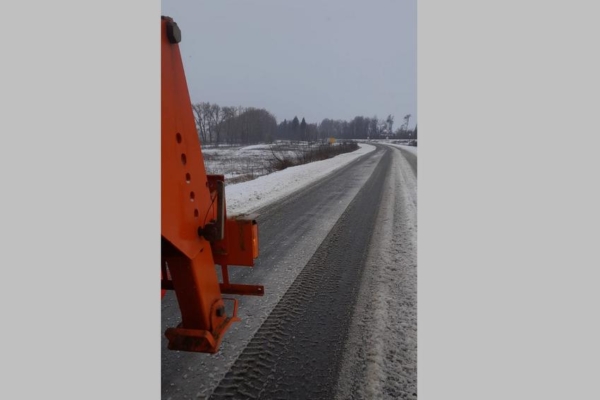 В Брянской области круглосуточно ведется уборка и обработка дорог