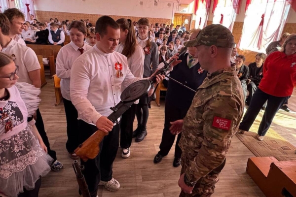 Бойцы «БАРС-Брянск» провели патриотическую встречу с карачевскими школьниками