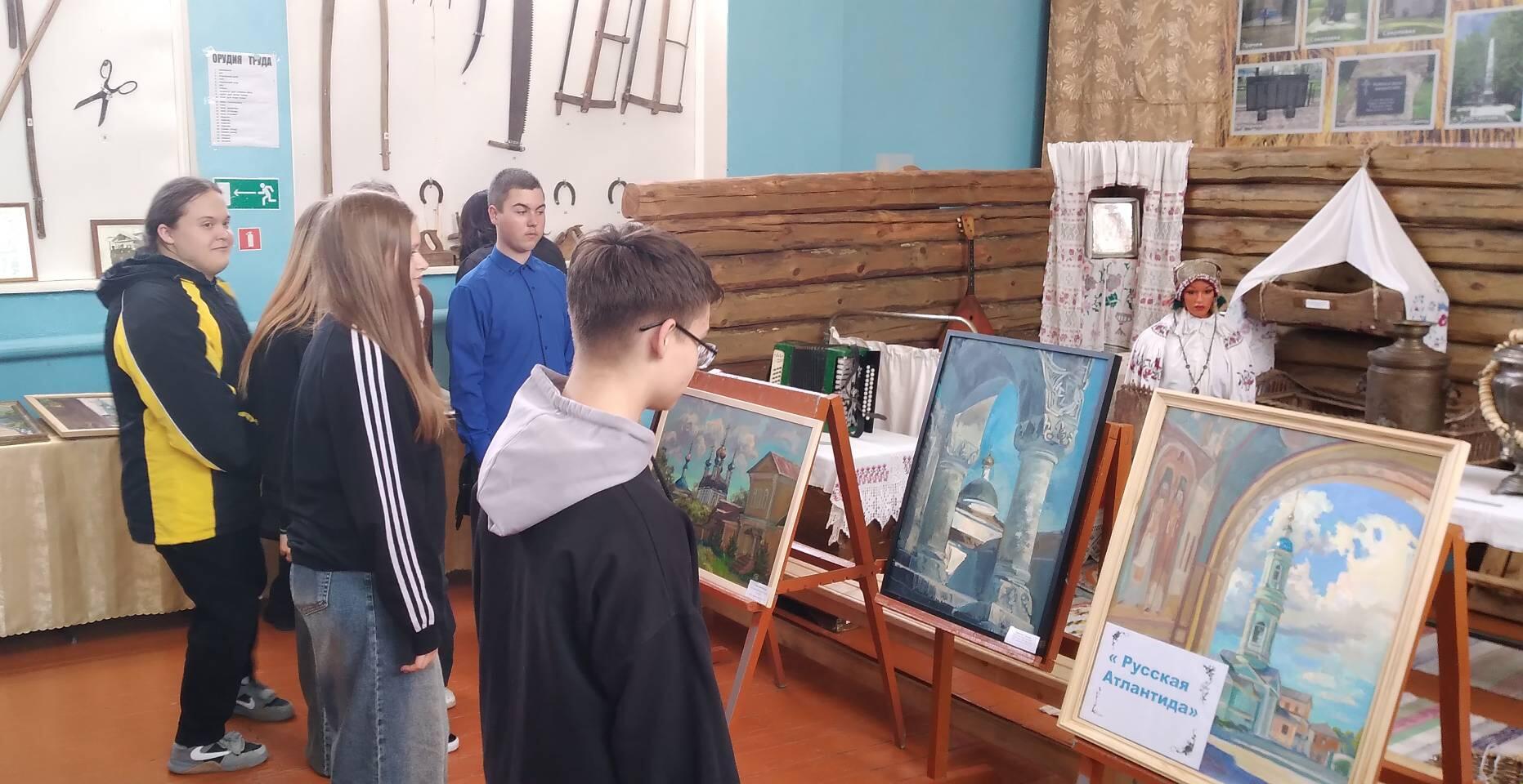 В Комаричском краеведческом музее состоялось открытие выставки картин «Русская Атлантида»