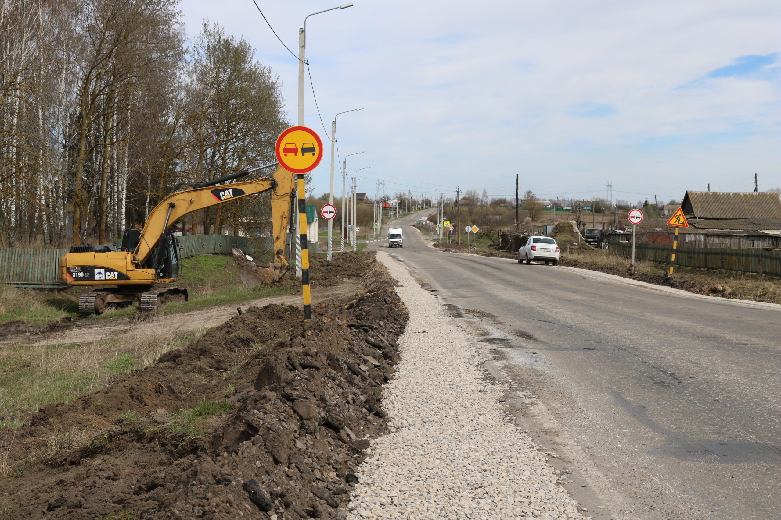 В Комаричском районе продолжается ремонт дорог