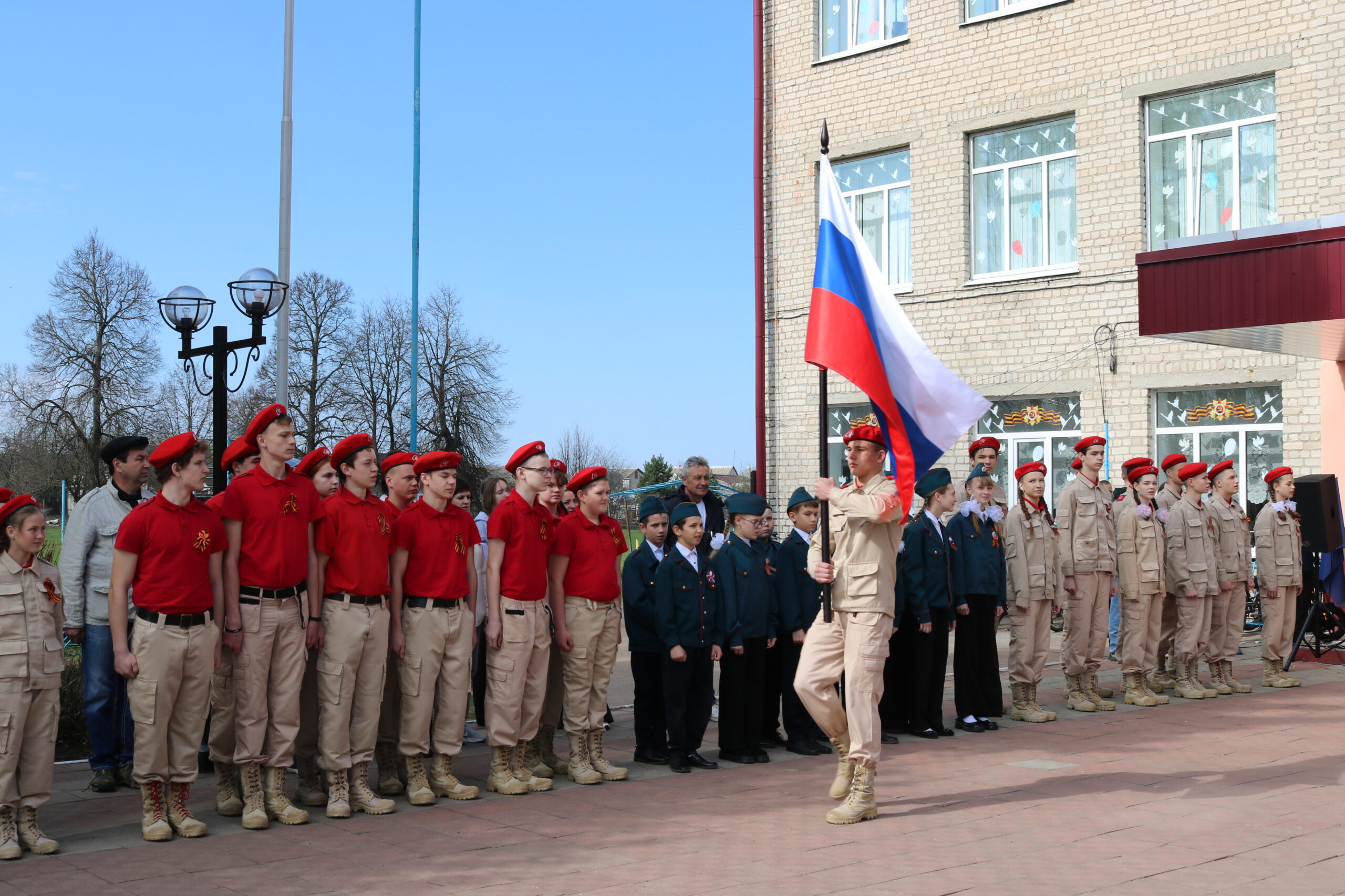 Комаричские школьники приняли участие в «Зарнице»