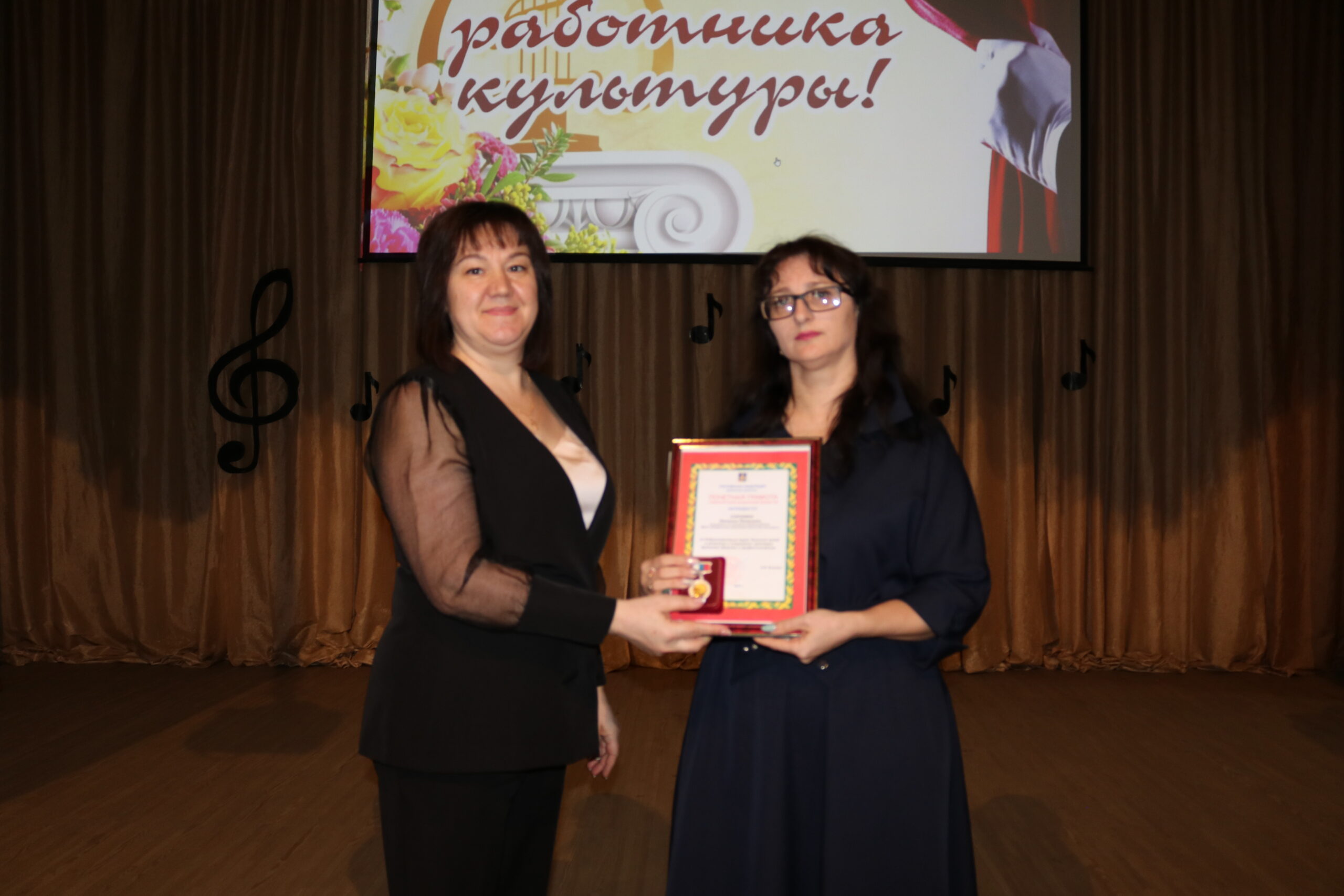 Почетной грамотой Губернатора Брянской области награждена Наталья Петровна Сорокина, специалист по методике клубной работы Комаричского районного Дома культуры