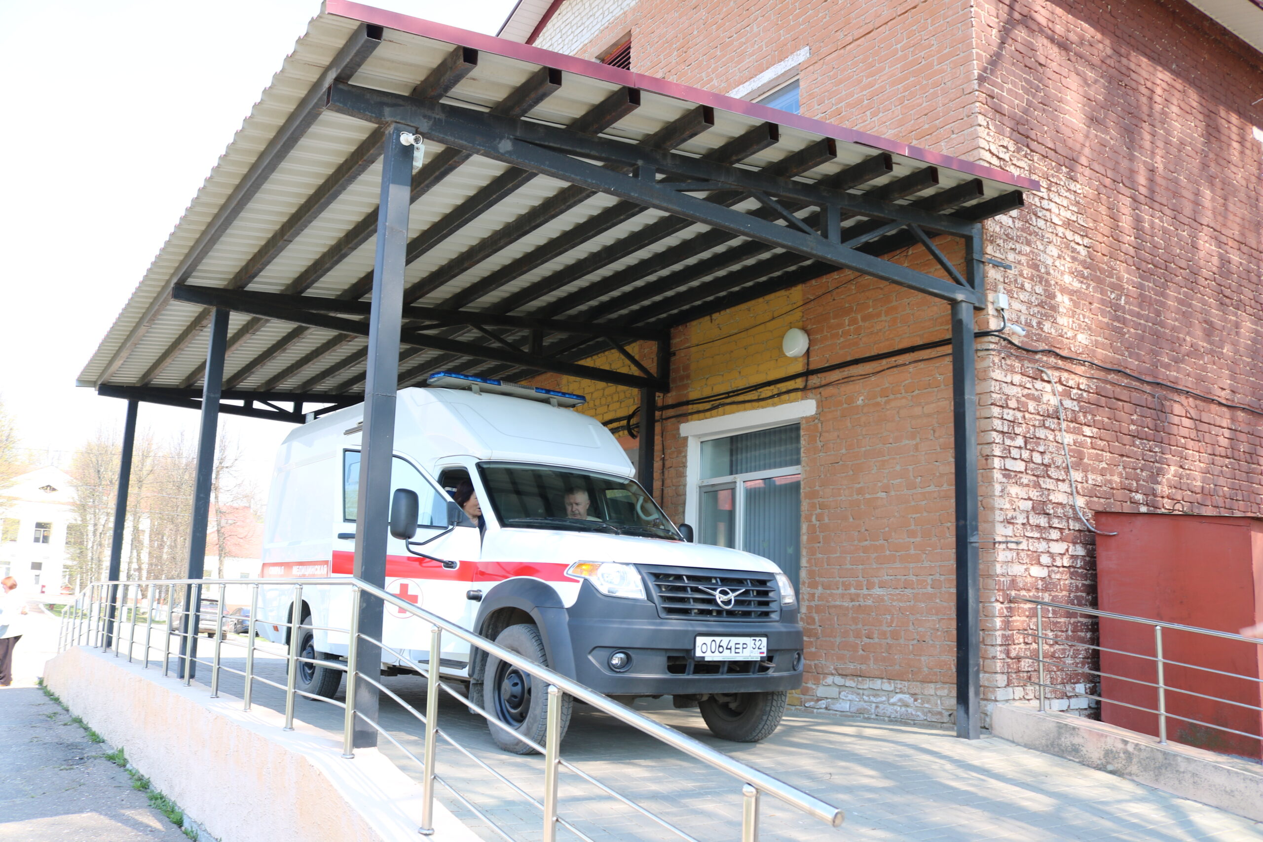 Комаричские работники скорой помощи отмечают профессиональный праздник