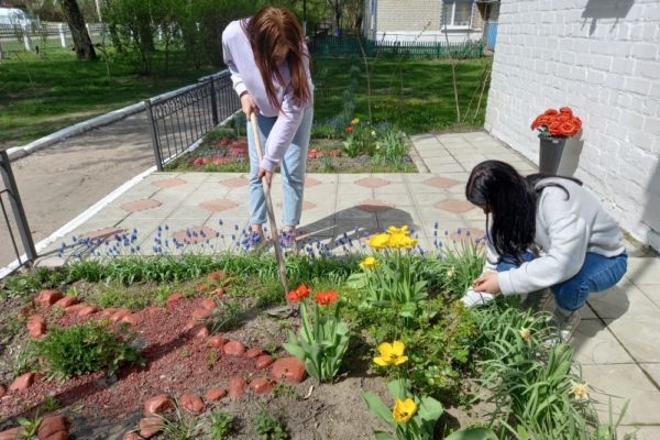 Студенты Комаричского механико-технологического техникума техникума участвуют в акции «Весенняя неделя добра 2025»