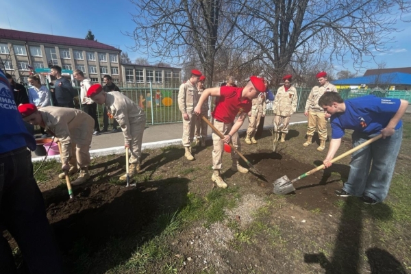 В Комаричском районе проходит ежегодная Международная акция «Сад Памяти»