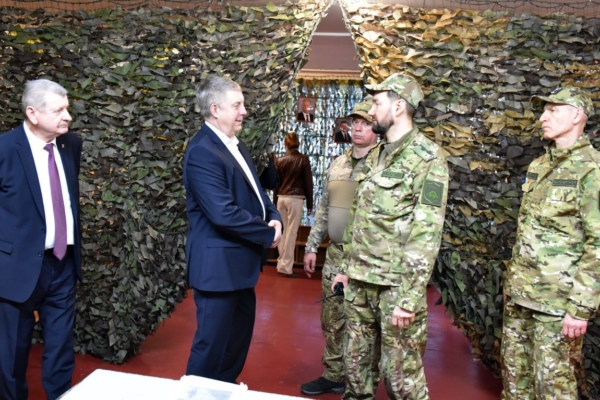 Александр Богомаз вместе  с депутатом Госдумы Олегом Матыциным посетили расположение БАРС-Брянск