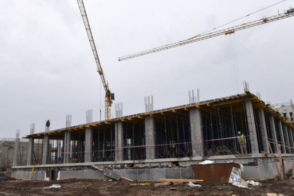 В Брянске на улице Амосова строят новую школу на 1225 мест