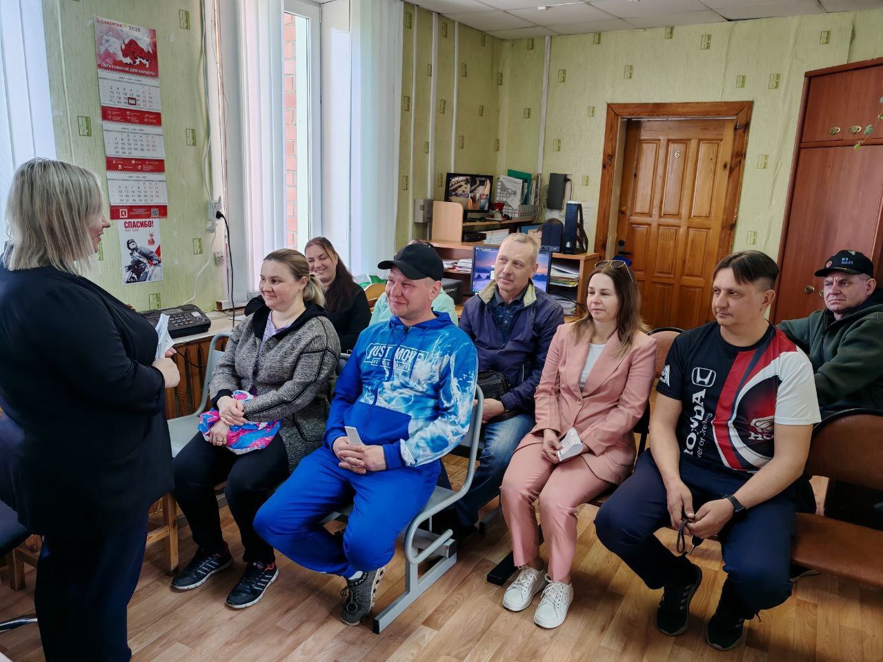 В Центре занятости Комаричского района прошла ярмарка трудоустройства «Работа России. Время возможностей».