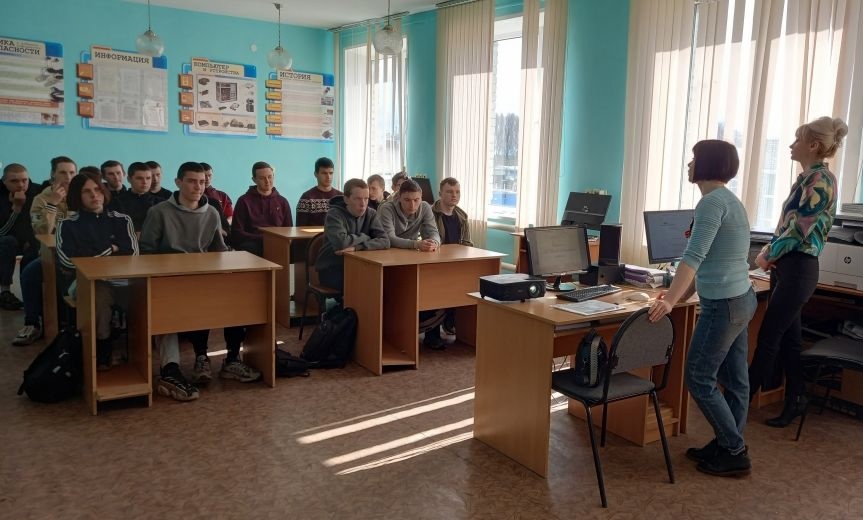 В Комаричском механико-технологическом техникуме прошла встреча студентов с представителем районного центра занятости населения